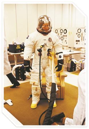 阿波罗15号飞船宇航员揭秘：降落月球时曾出现失误