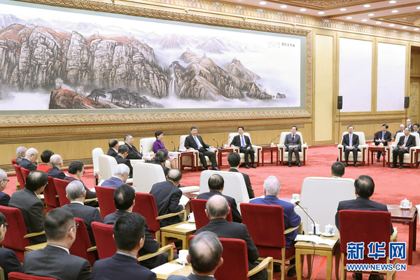 11月12日，国家主席习近平在北京人民大会堂会见香港澳门各界庆祝国家改革开放40周年访问团。2