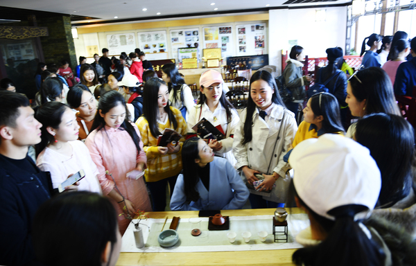 选拔入围，全国各地的茶艺师走近云南，在茶学院互相交流