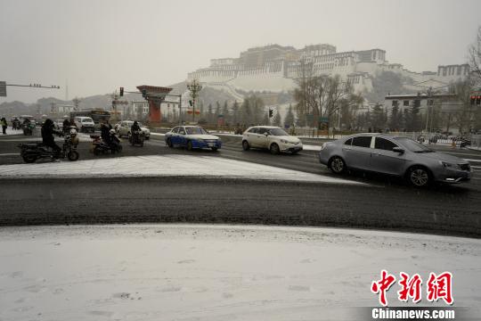 西藏气象部门发布暴雪及道路结冰预警拉萨机场大面积延误