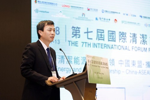 广东电网公司董事长廖建平在第七届国际清洁能源论坛上介绍了南方电网在发展智能电网，加强国际合作方面的具体实践。
