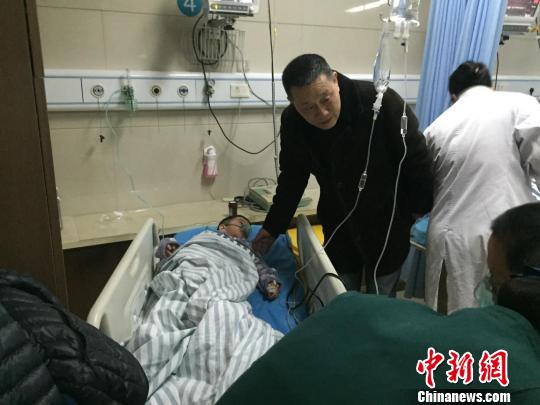 浙江衢州20多位医护人员的“独特跨年”方式