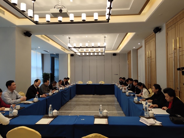 1月30日，广西壮族自治区政协十二届二次会议第十一组临时党支部学习。肖亮升摄1