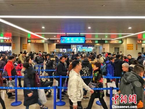 出国买买买！2018年中国出境游人数逼近1.5亿人次