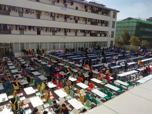 云南一中学被指强制实行包餐制每月750元教育局调查