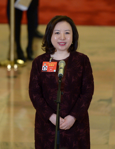 3月9日，全国政协十三届二次会议在北京人民大会堂举行第二次全体会议。这是全国政协委员刘月宁在“委员通道”接受采访。