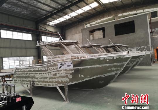 湖南省英越船舶配套工程有限责任公司生产的游艇，图为半成品。　刘曼 摄