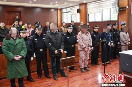 　　资料图：2018年02月8日，湖北襄阳市中级人民法院在枣阳对一带有黑社会性质的犯罪组织进行终审裁定。图为集中宣判现场 梁军 摄