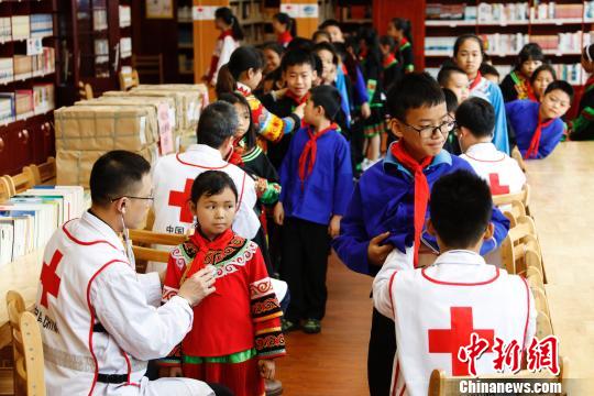 记者8日从中国红十字基金会获悉，2019年，该基金会预计将开展贫困先心病儿童筛查救助行动超过20次。　付春来 摄
