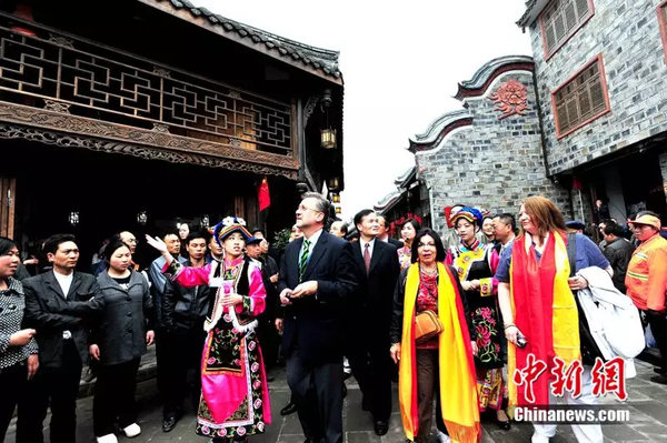 2011年4月19日，中国四川国际文化旅游节在汶川县水磨镇开幕。中新社记者 安源摄