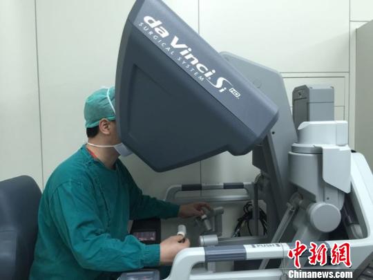 广州70多岁壶腹部肿瘤患者施行机器人手术