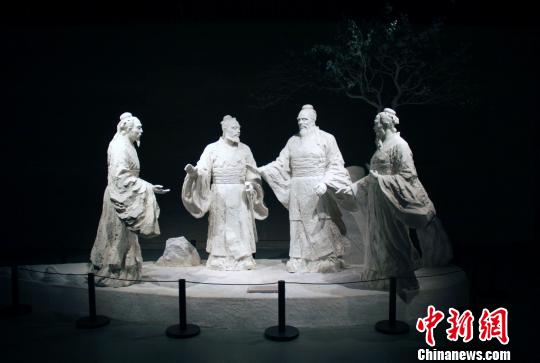 孔子博物馆展示内容包括“孔子的时代”“孔子的一生”“孔子的智慧”“孔子与中华文明”“孔子与世界文明”等。　王飞 摄