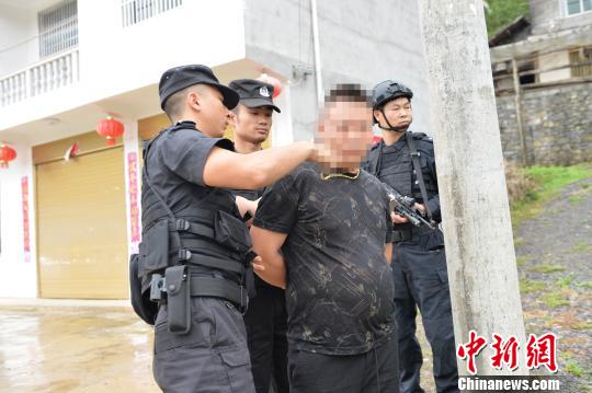 重庆警方打掉首例“村霸”恶势力集团抓获嫌犯50余人