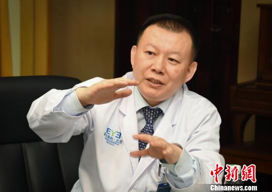 中国白内障患者数量增长专家建言及早植入晶体