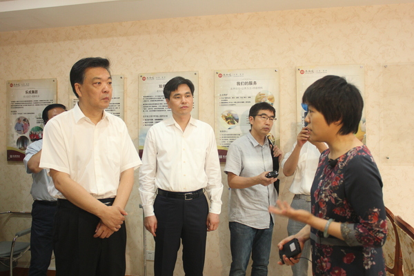 北京市政协主席吉林在双井恭和苑老年公寓视察 人民政协网记者 李敏杰 摄