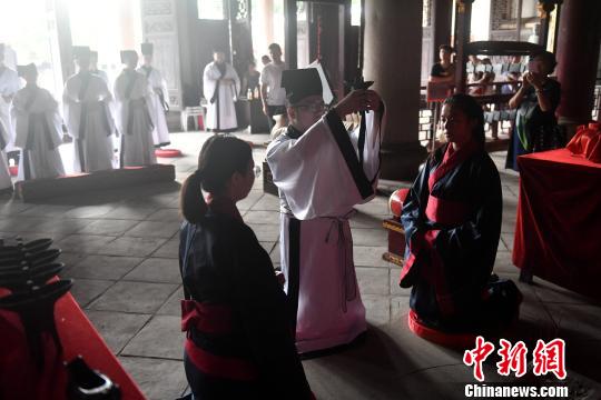 福州文庙首度重现传统“释菜礼”。　吕明 摄