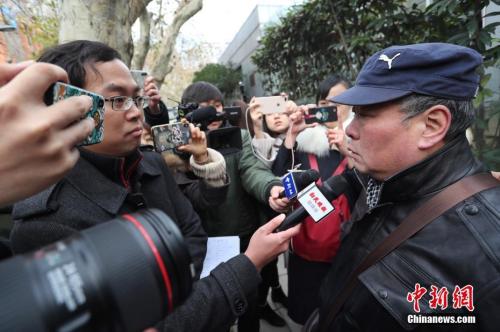 2018年12月13日，被害人父亲杨敢连在二审开庭前接受采访。张亨伟 摄