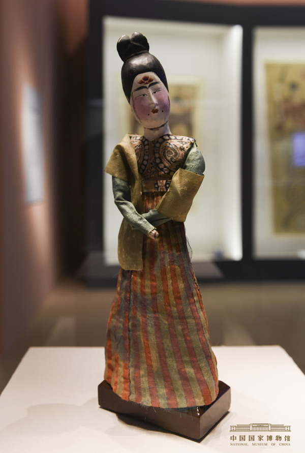 绢衣彩绘木俑，唐代，1973年吐鲁番阿斯塔那206号墓出土，新疆维吾尔自治区博物馆藏（摄影：刘桐）