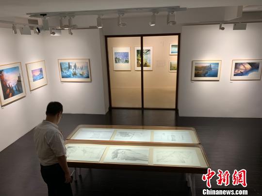 “中洲旅人——约翰·豪艺术展”。　康玉湛 摄