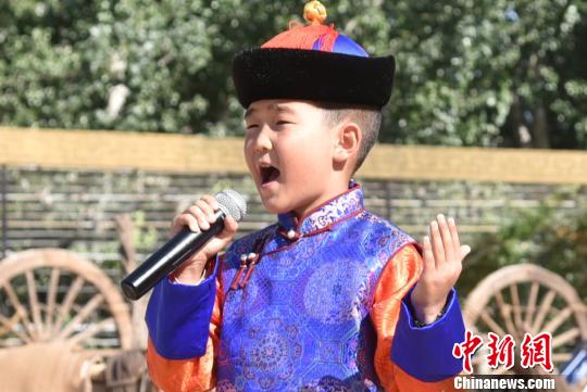 中国八省区少儿蒙古长调那达慕“开唱”