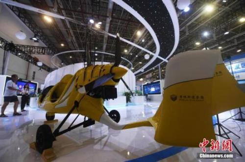 资料图：9月8日，一款结合直升机和固定翼飞机优点、安全性高的旋翼机亮相“厦洽会”展馆。<a target='_blank' href='http://www.chinanews.com/'>中新社</a>记者 张斌 摄
