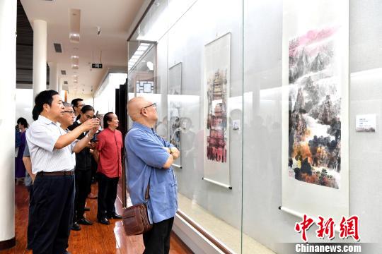 台湾知名画家江明贤墨彩巡回展在成都杜甫草堂开展