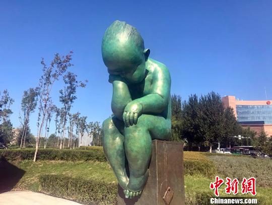 第二十届雕塑展揭幕作品 李彦国 摄