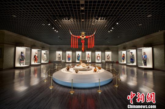 上博新展“花满申城”集中呈现中国少数民族工艺特色