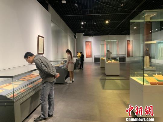 武汉一博物馆展出157件辛亥革命实物全由民间捐赠