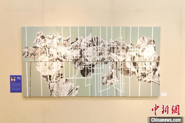 国际艺术家在皖南以中国元素创作的艺术画作。　张俊 摄