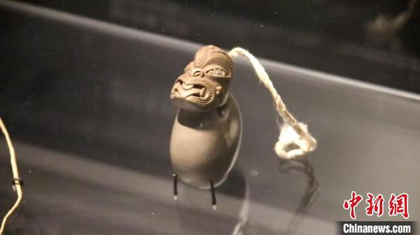 “TukuIho生生不息”毛利文化展展出的雕刻品。　金杨 摄