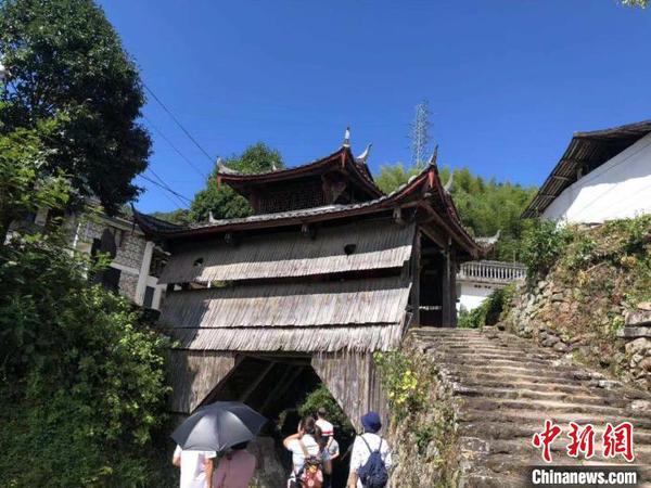 中外专家曾在数月前赴七县之一的庆元考察廊桥情况 周悦磊 摄