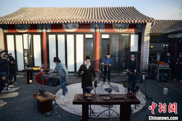 现场演奏包含老北京响器的现代音乐作品。主办方供图