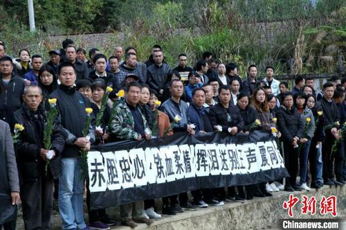 29日上午10时，因公牺牲的王声震遗体告别仪式在福建省将乐县殡仪馆举行，社会各界人士近千人到场送别。