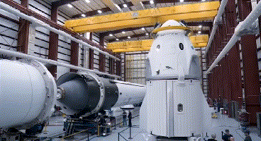 当地时间3月3日，美国宇航局在任务现场直播视频宣布，SpaceX载人龙飞船成功与国际空间站进行对接。(图片截自NASA官网)