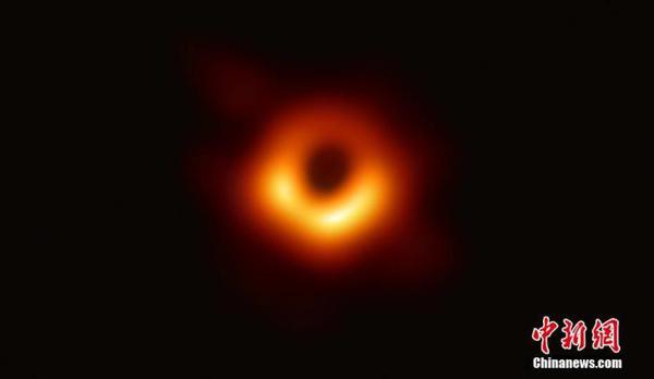 人类首张黑洞照片。事件视界望远镜合作组织供图