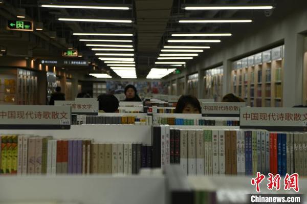 读者在三联韬奋书店 主办方供图