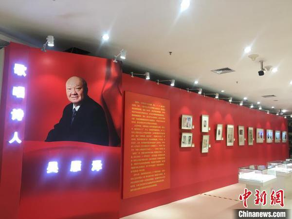 第三届中国文联知名老艺术家艺术成就展在京开幕 高凯 摄