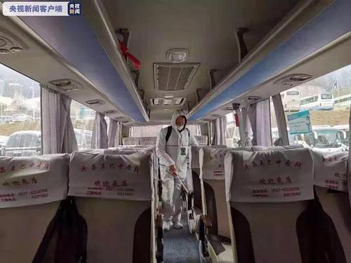 7 △1月26日，四川客运班车正在消毒防疫。（供图：总台央视记者 庞丁