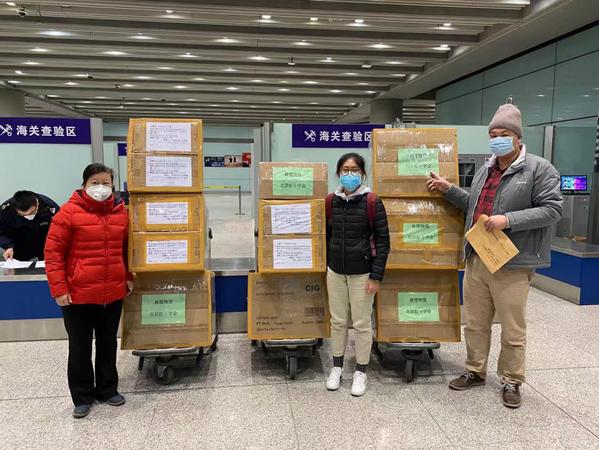 张锦雄捐赠的1万个口罩送达首都机场