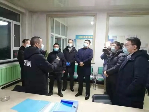 2月3日，农安县委书记来到长安村检查疫情防控工作情况和扶贫工作情况。.webp