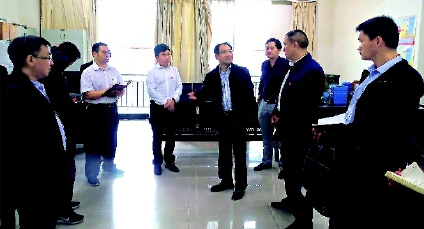 2019年11月，临沧市政协主席李银峰率队深入永德县调研党建工作。（施晓东 摄）