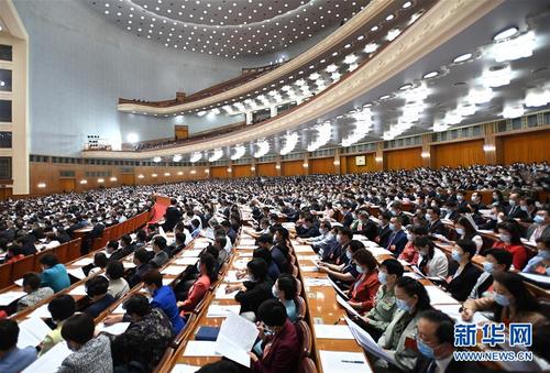 　5　5月21日，中国人民政治协商会议第十三届全国委员会第三次会议在北京人民大会堂开幕。这是委员们在认真听会。 新华社记者 李学仁 摄