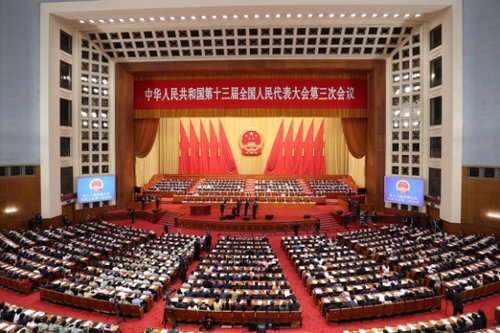 5月25日，十三届全国人大三次会议在北京人民大会堂举行第二次全体会议。新华社记者 刘卫兵 摄