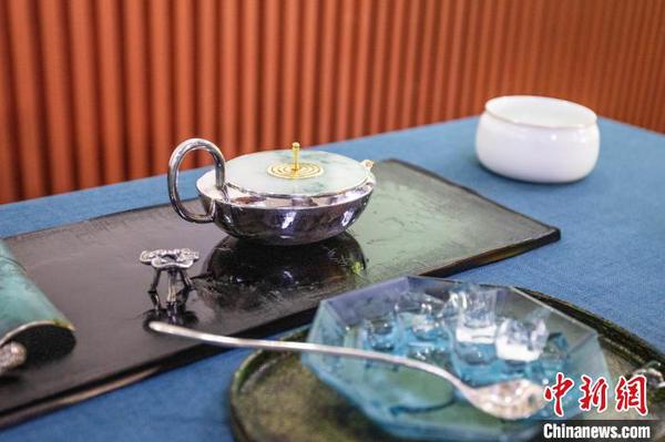 图为“伴月”冰茶壶 中茶博供图 摄