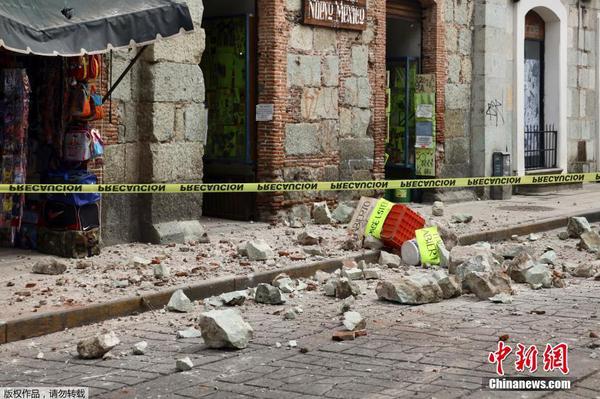 墨西哥南部发生7.5级地震 房屋受损严重