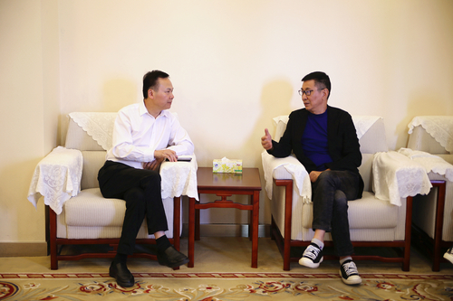 汕尾市政协主席李耿坚在接受本报记者采访