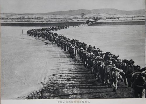 ▲中国人民志愿军跨过鸭绿江赴朝作战