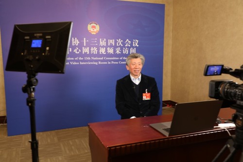全国政协委员、中国美术家协会主席范迪安接受连线采访。