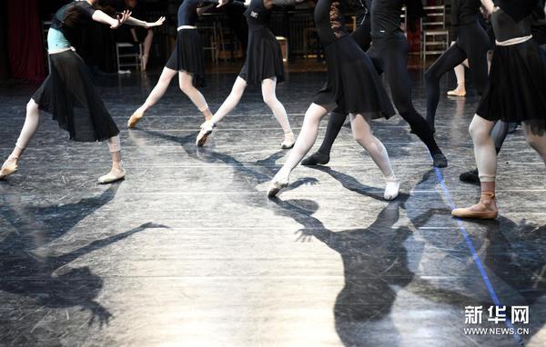 4月17日，演员排练芭蕾《山河》。新华社记者 金良快 摄1